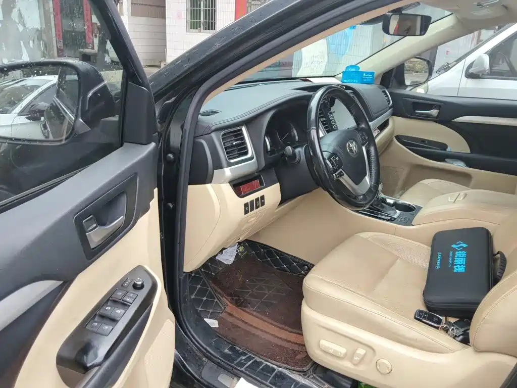 Toyota Highlander — фото 14