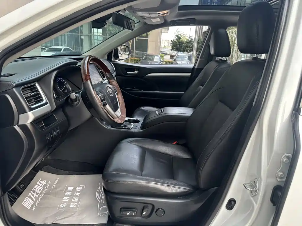 Toyota Highlander — фото 11