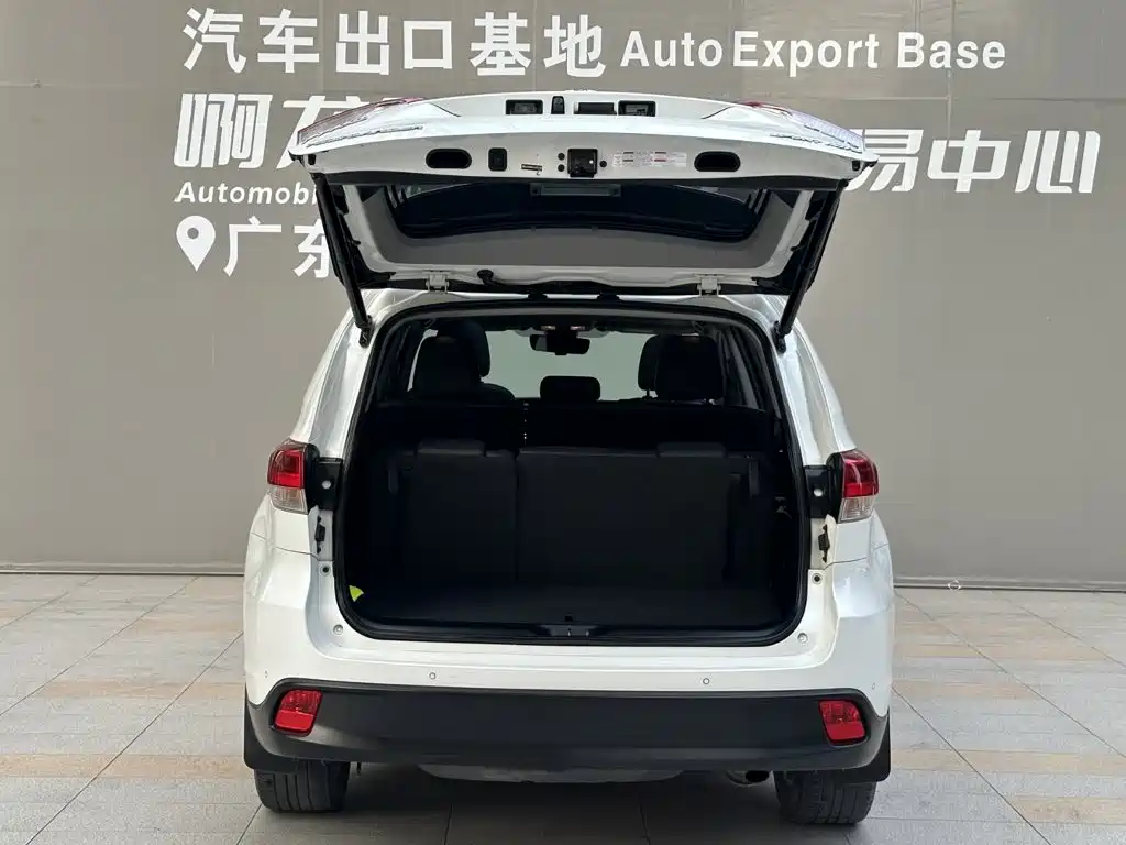 Toyota Highlander — фото 14