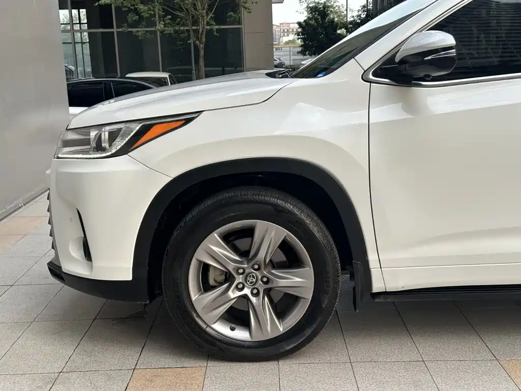 Toyota Highlander — фото 5