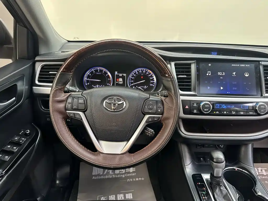 Toyota Highlander — фото 8