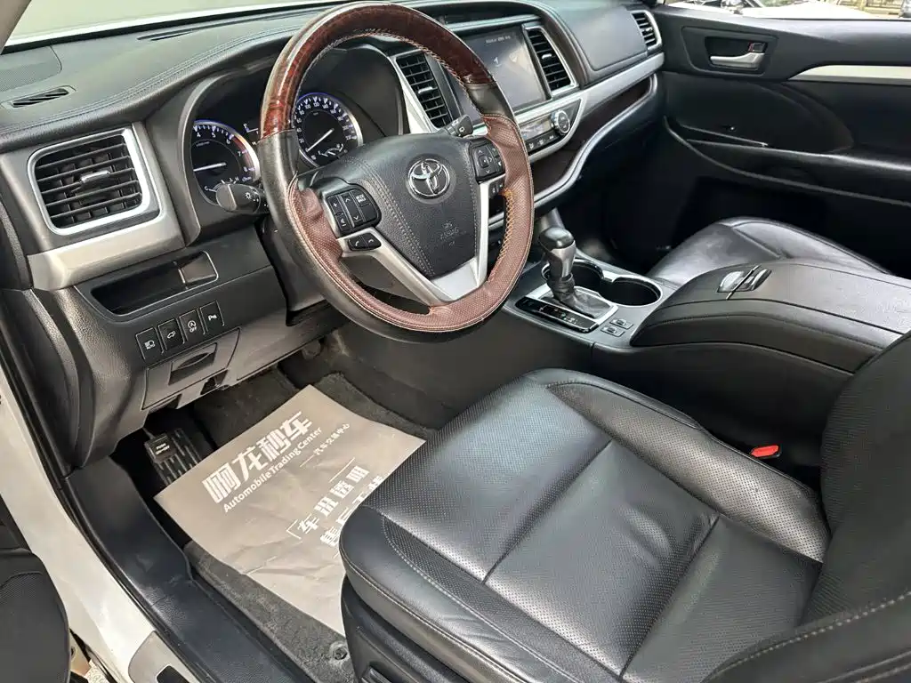 Toyota Highlander — фото 10