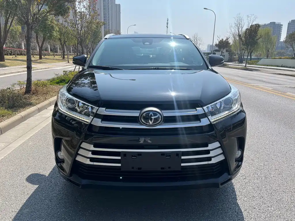 Toyota Highlander — фото 2