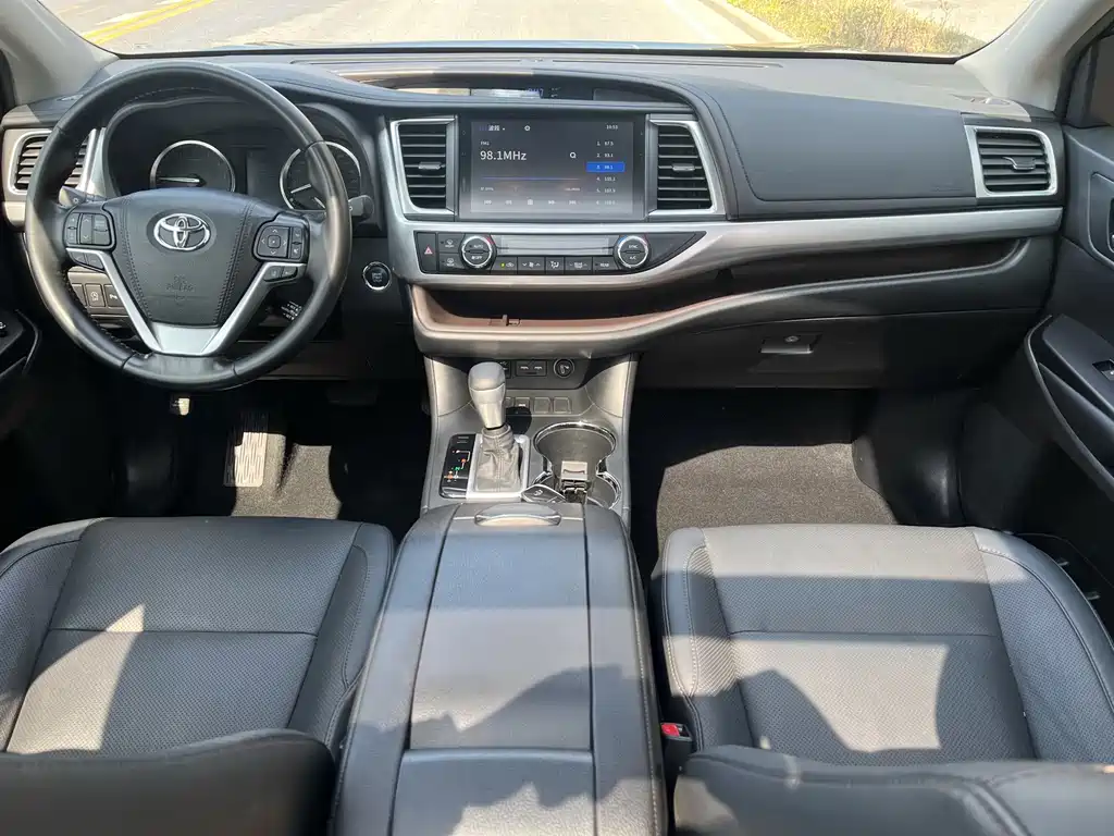 Toyota Highlander — фото 13