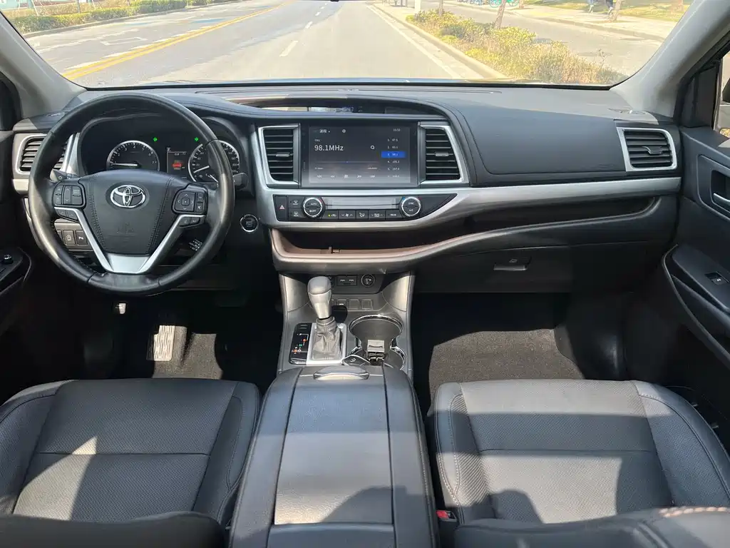 Toyota Highlander — фото 14