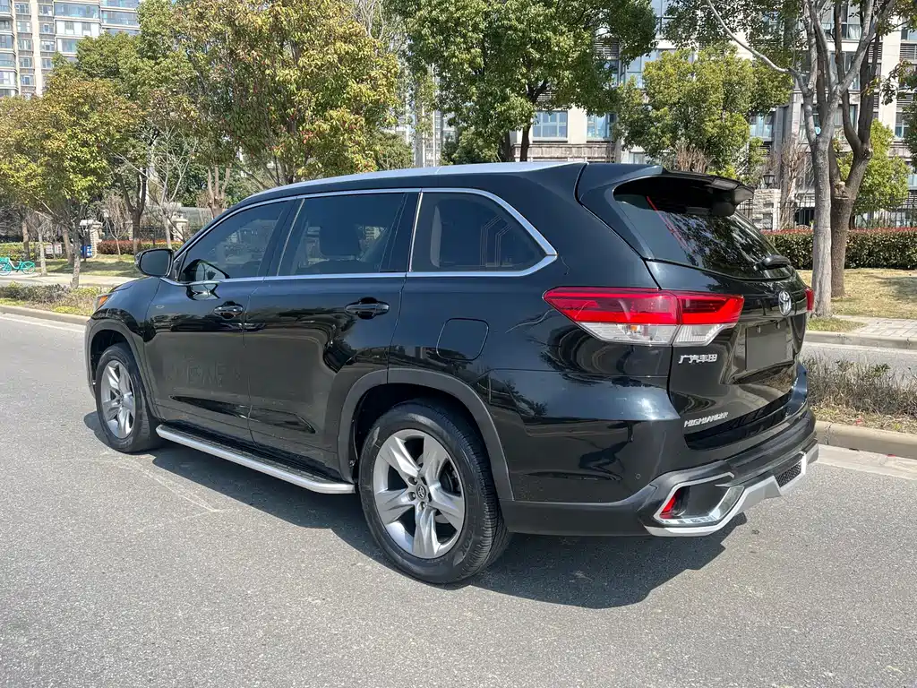 Toyota Highlander — фото 4