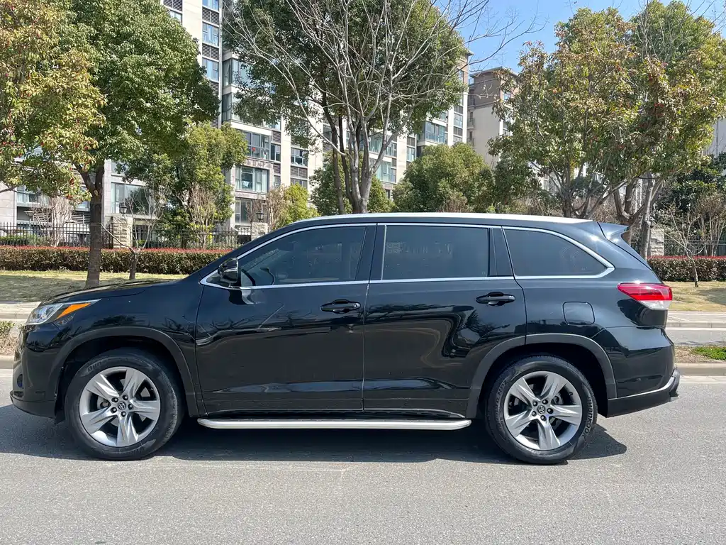 Toyota Highlander — фото 8