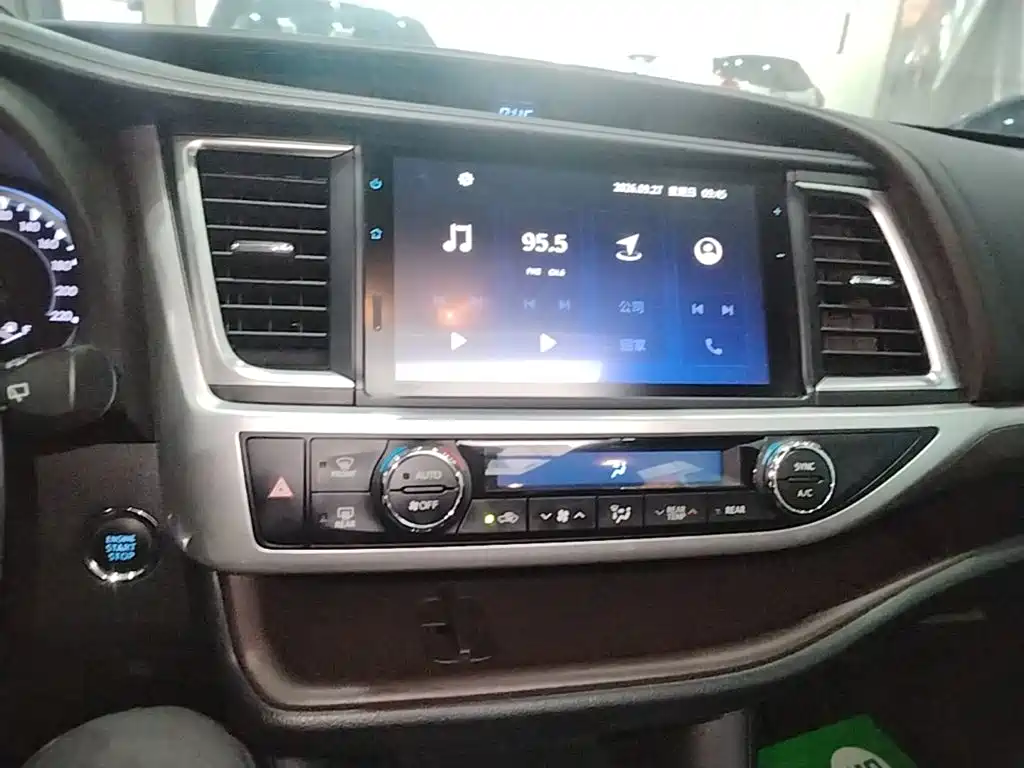 Toyota Highlander — фото 13
