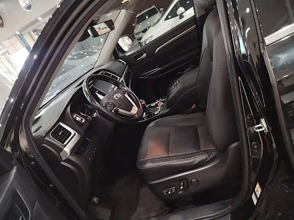 Toyota Highlander — фото 15