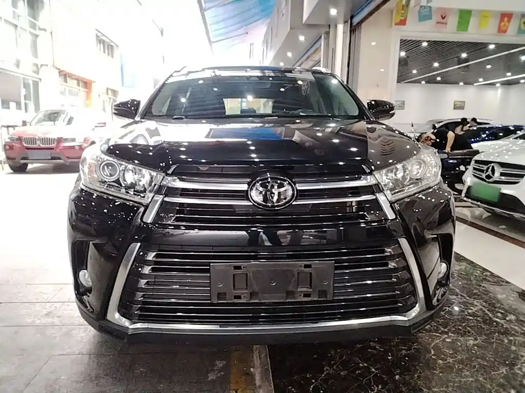 Toyota Highlander — фото 3