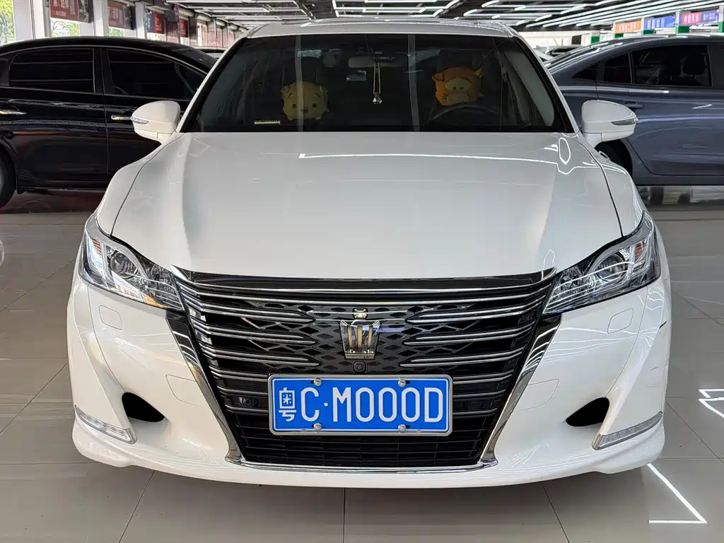 Toyota Crown — фото 2