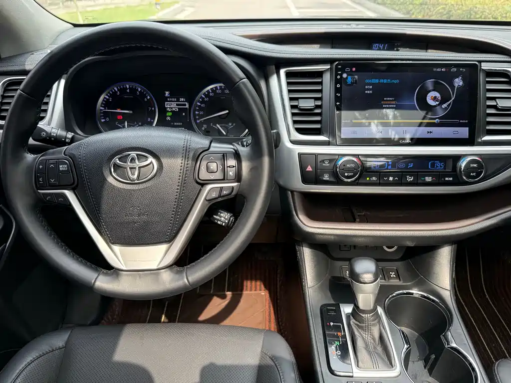 Toyota Highlander — фото 11