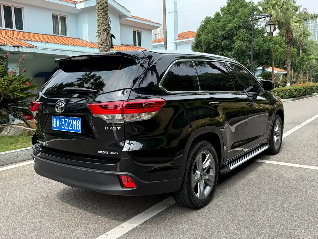 Toyota Highlander — фото 14
