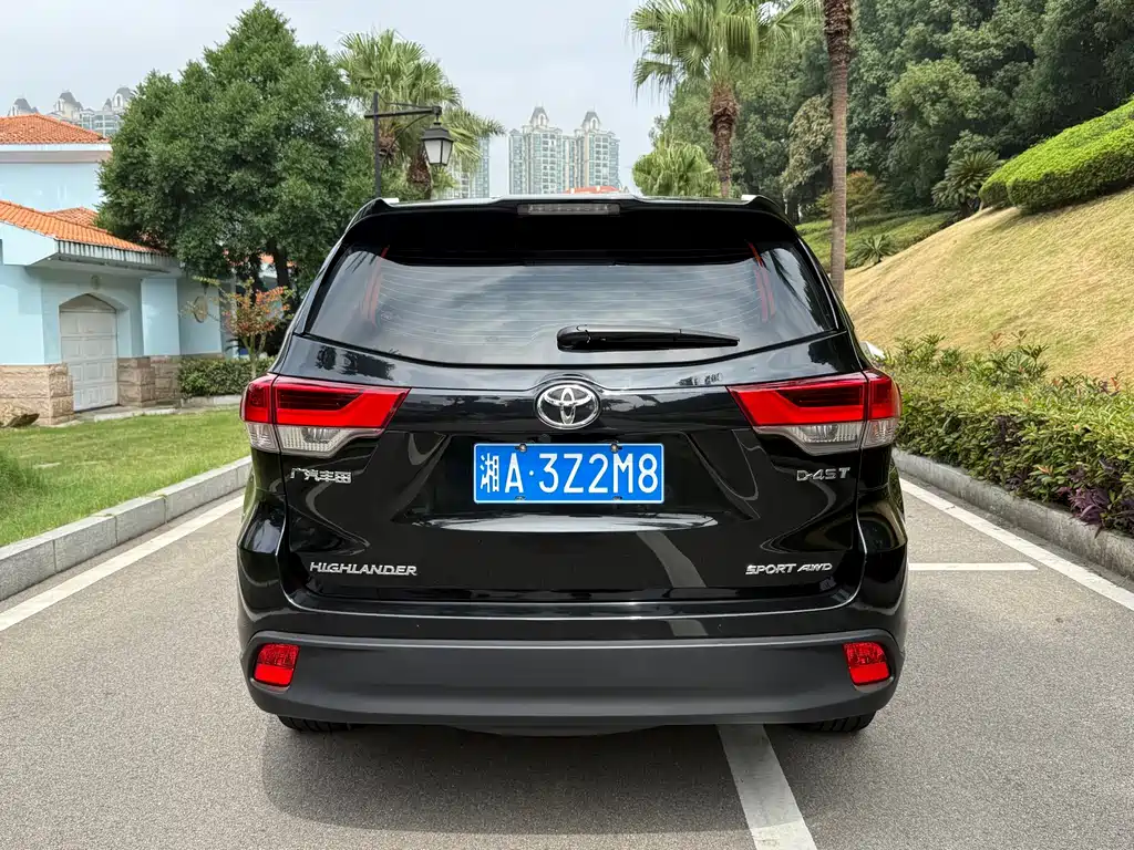 Toyota Highlander — фото 15