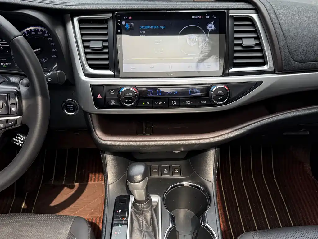 Toyota Highlander — фото 10