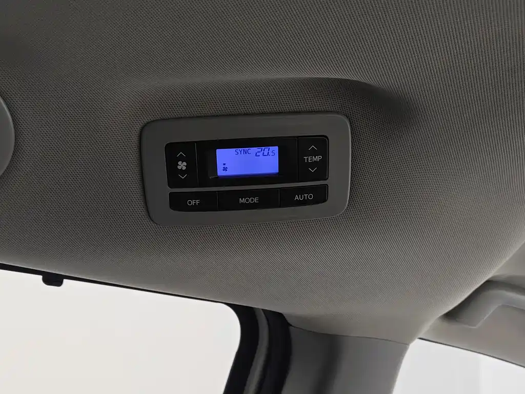 Toyota Sienna — фото 22