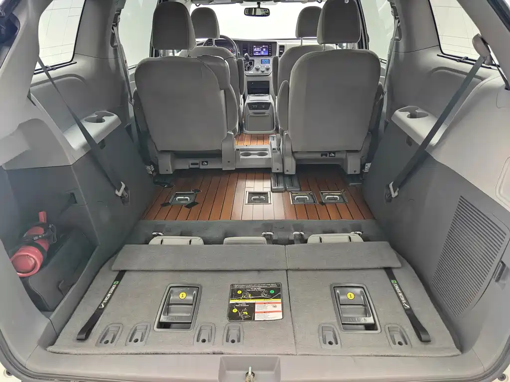 Toyota Sienna — фото 26