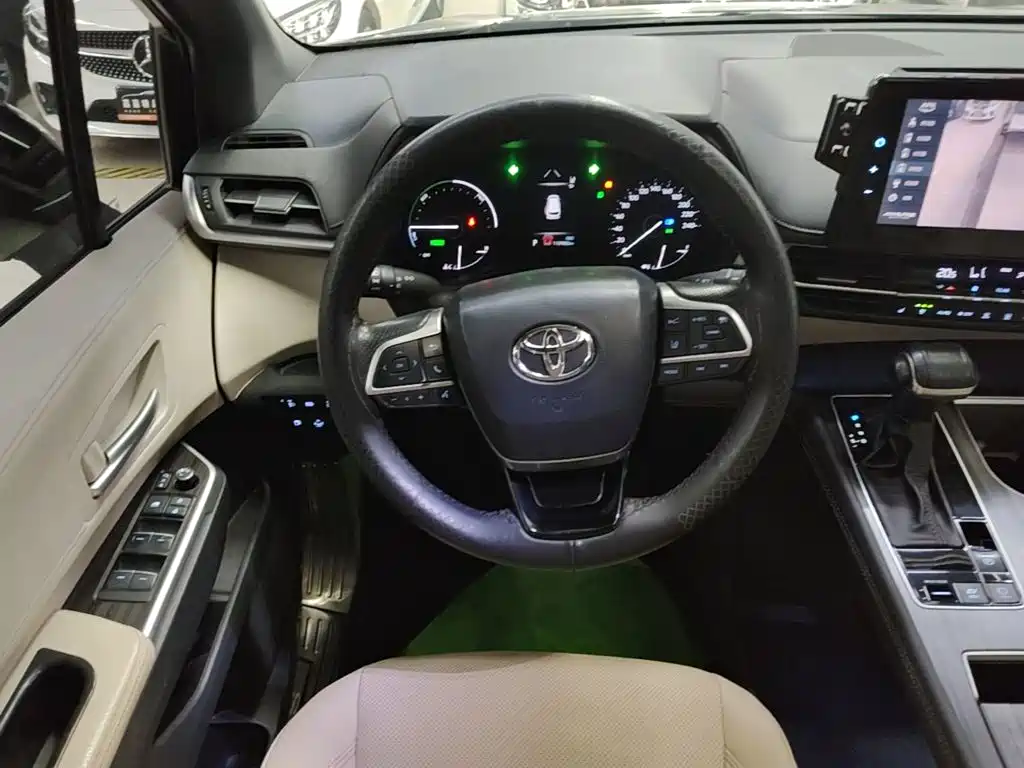 Toyota Sienna — фото 11