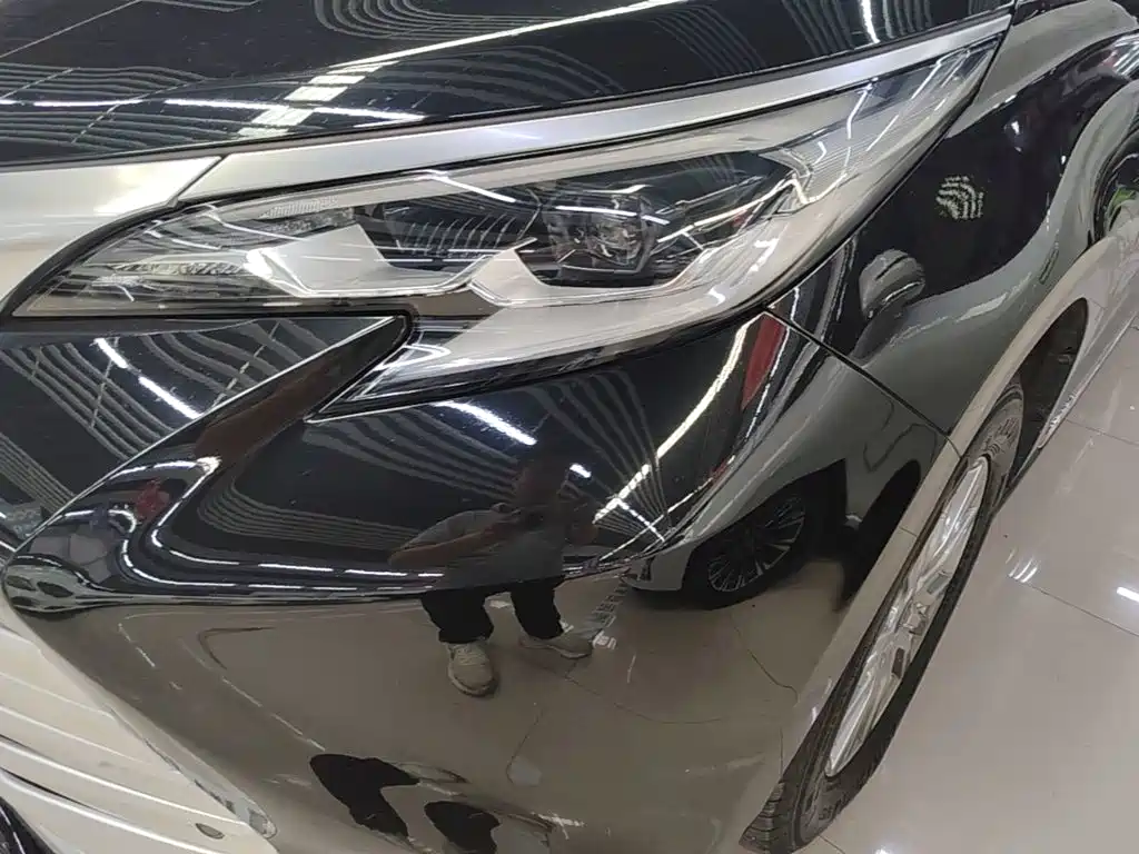 Toyota Sienna — фото 24