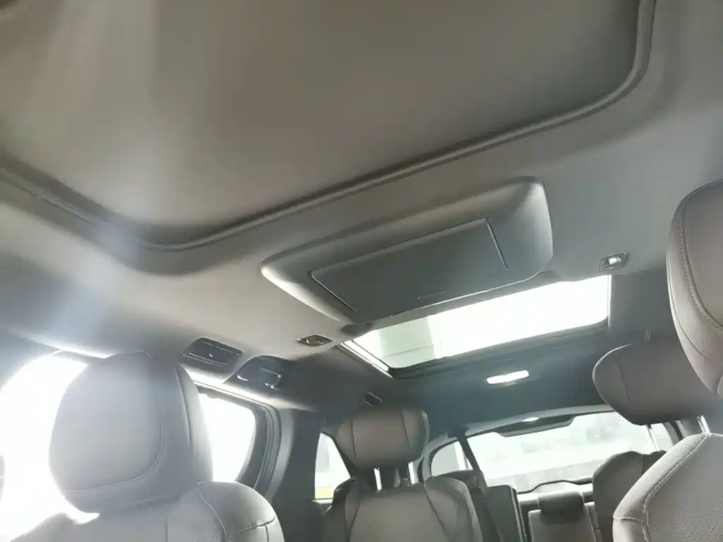 Toyota Sienna — фото 18