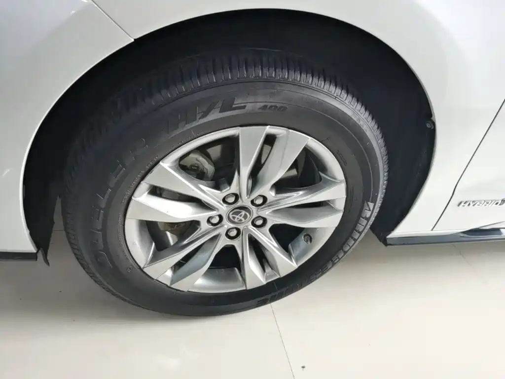 Toyota Sienna — фото 23
