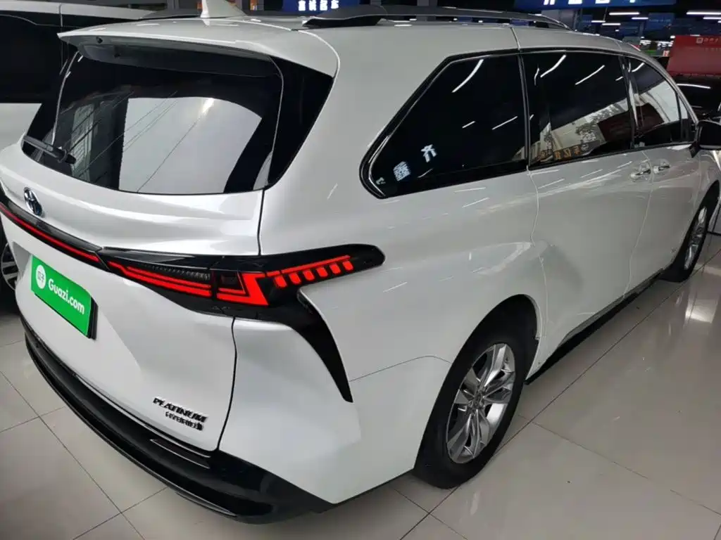 Toyota Sienna — фото 7