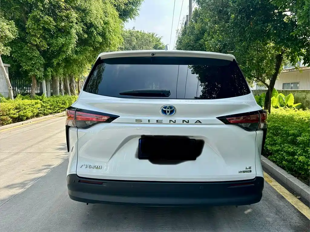 Toyota Sienna — фото 5