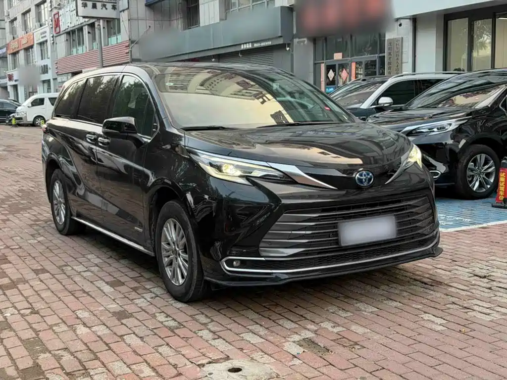 Toyota Sienna — фото 10