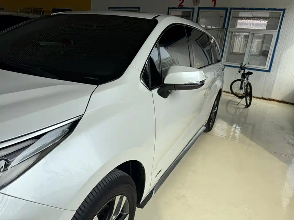 Toyota Granvia — фото 23