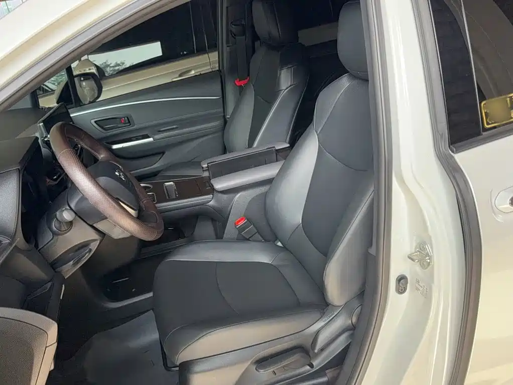 Toyota Granvia — фото 7