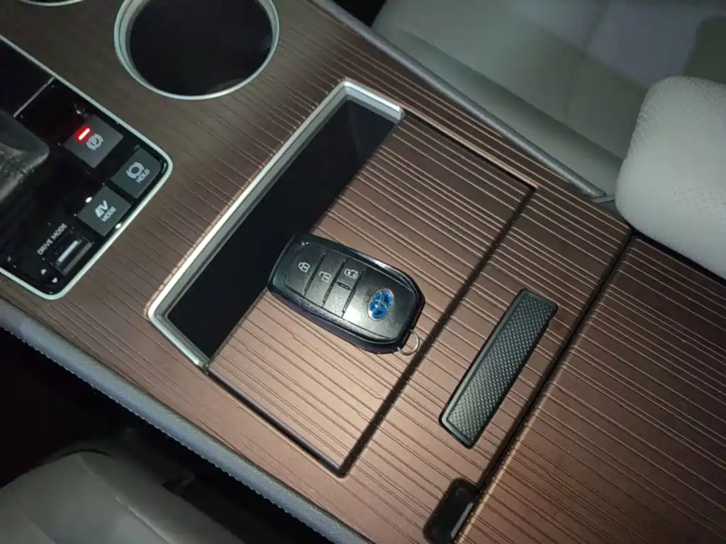 Toyota Granvia — фото 9