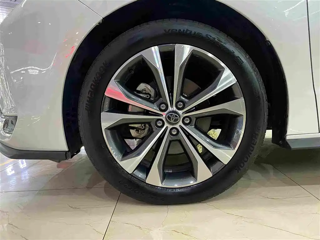 Toyota Granvia — фото 5