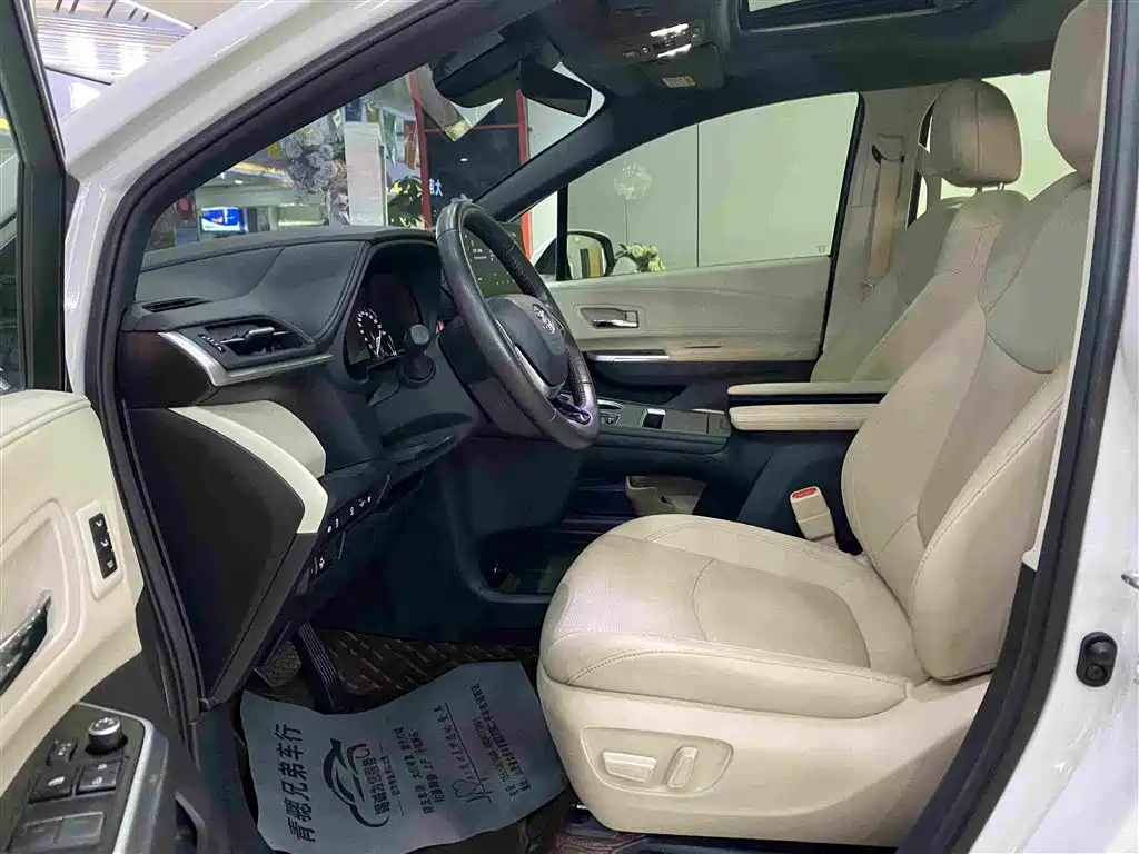 Toyota Granvia — фото 6