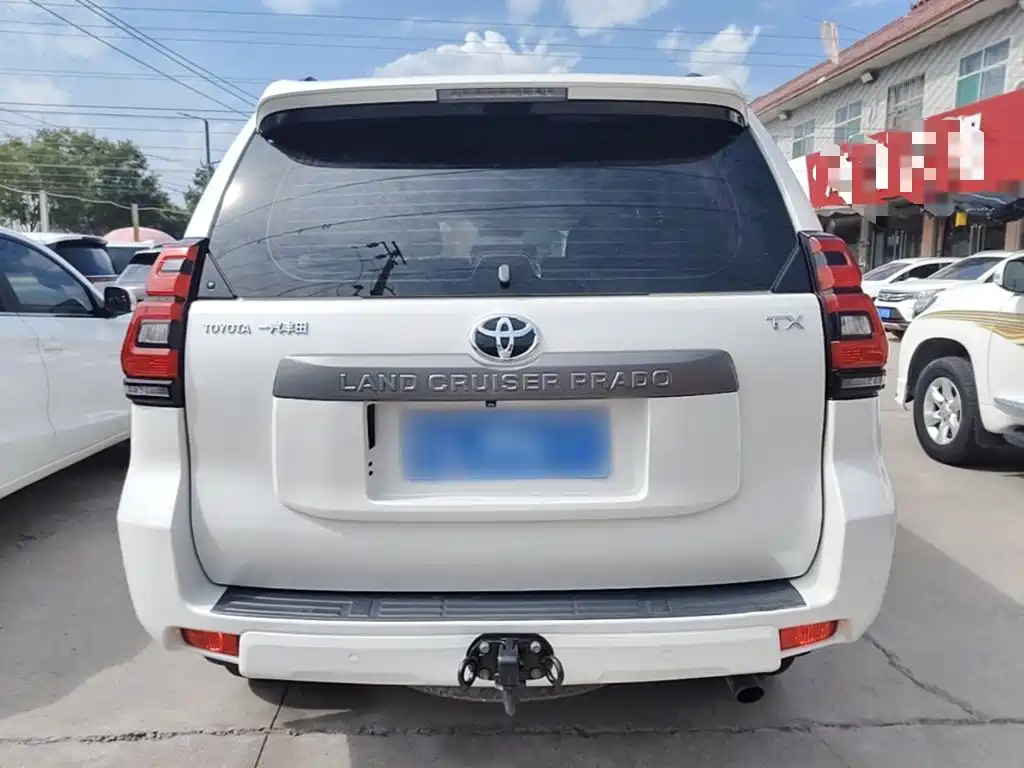 Toyota Prado — фото 6