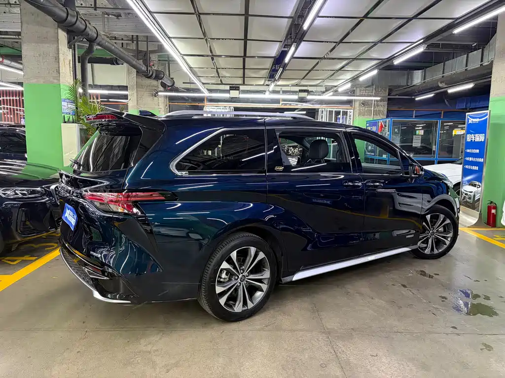Toyota Granvia — фото 4