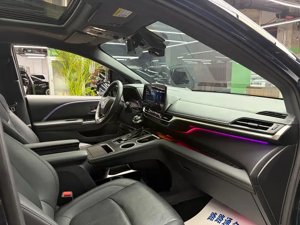 Toyota Granvia — фото 9