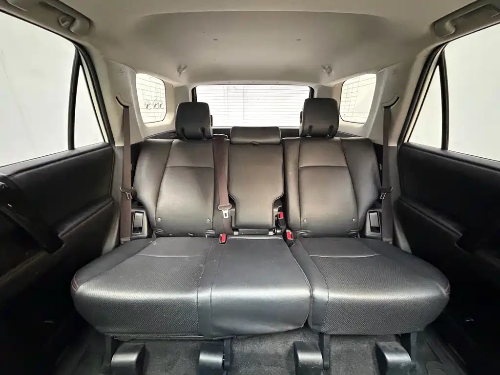 Toyota 4Runner — фото 11