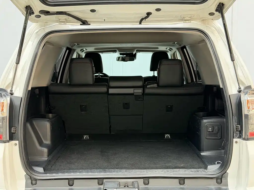 Toyota 4Runner — фото 18