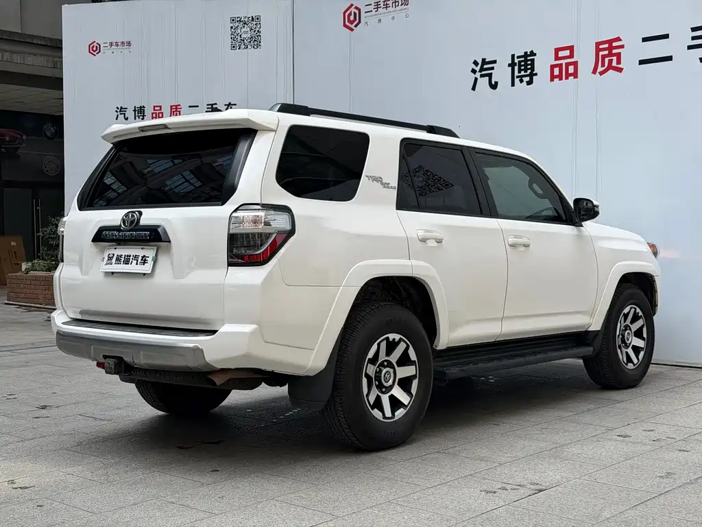 Toyota 4Runner — фото 5