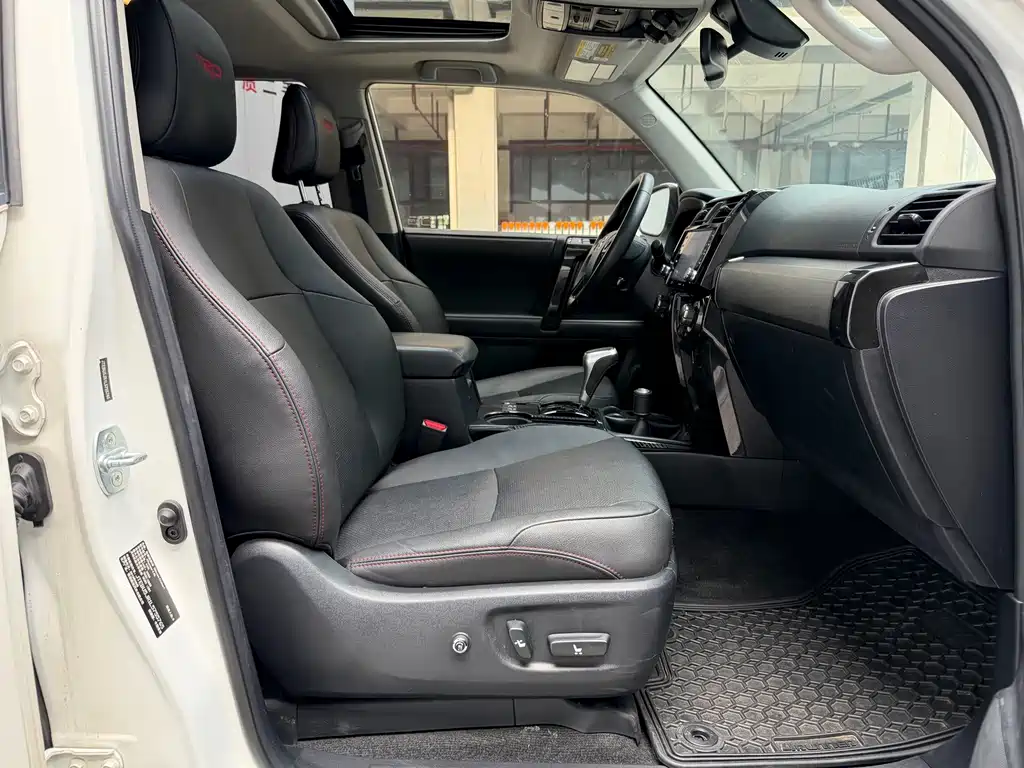 Toyota 4Runner — фото 9