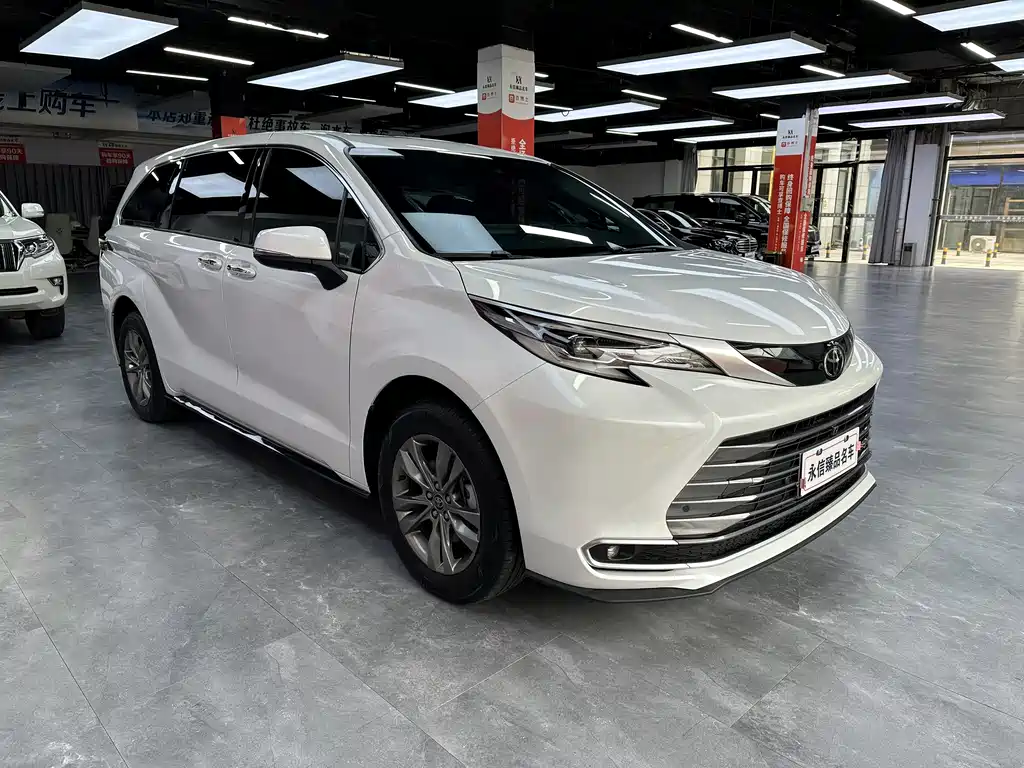 Toyota Sienna — фото 3