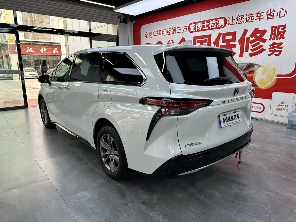 Toyota Sienna — фото 6
