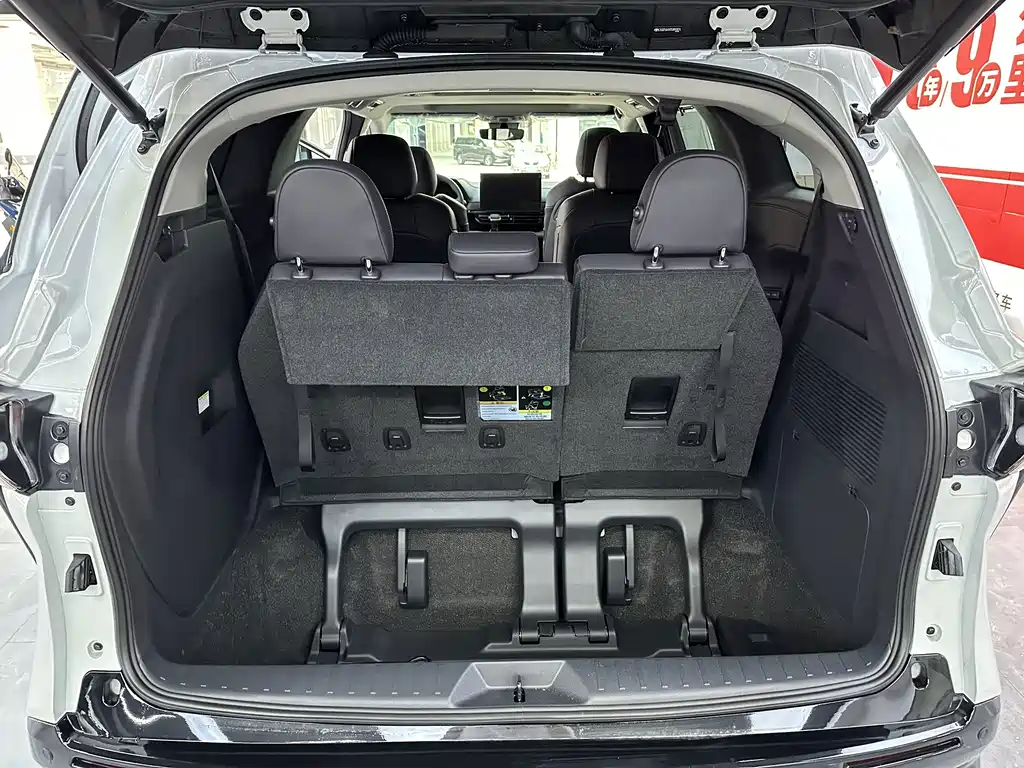 Toyota Sienna — фото 9