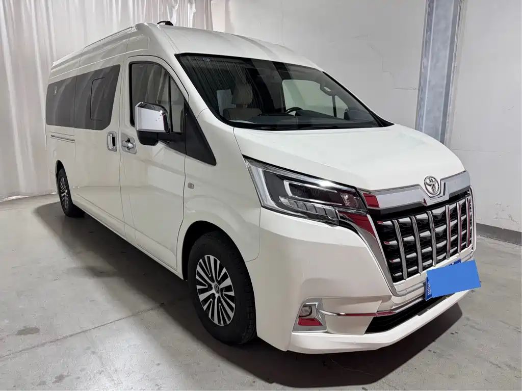 Toyota Hiace — фото 3