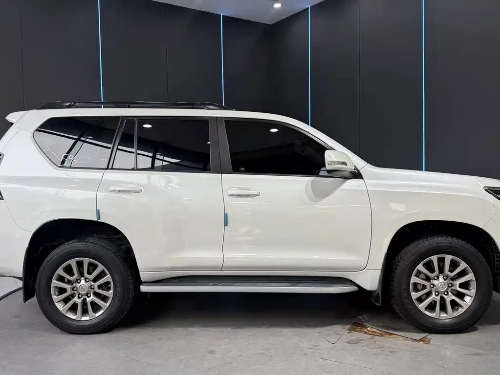 Toyota Prado — фото 5