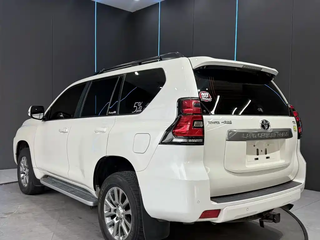 Toyota Prado — фото 8