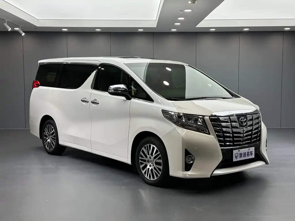Toyota Alphard — фото 3