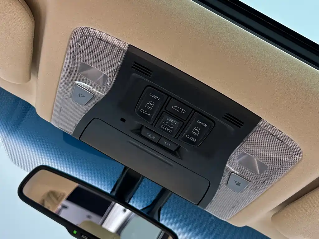 Toyota Alphard — фото 29