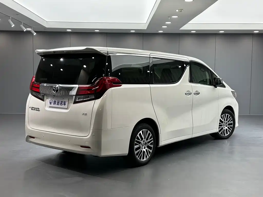 Toyota Alphard — фото 4