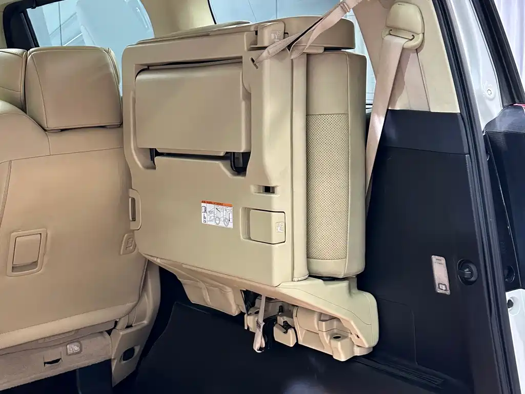 Toyota Alphard — фото 31